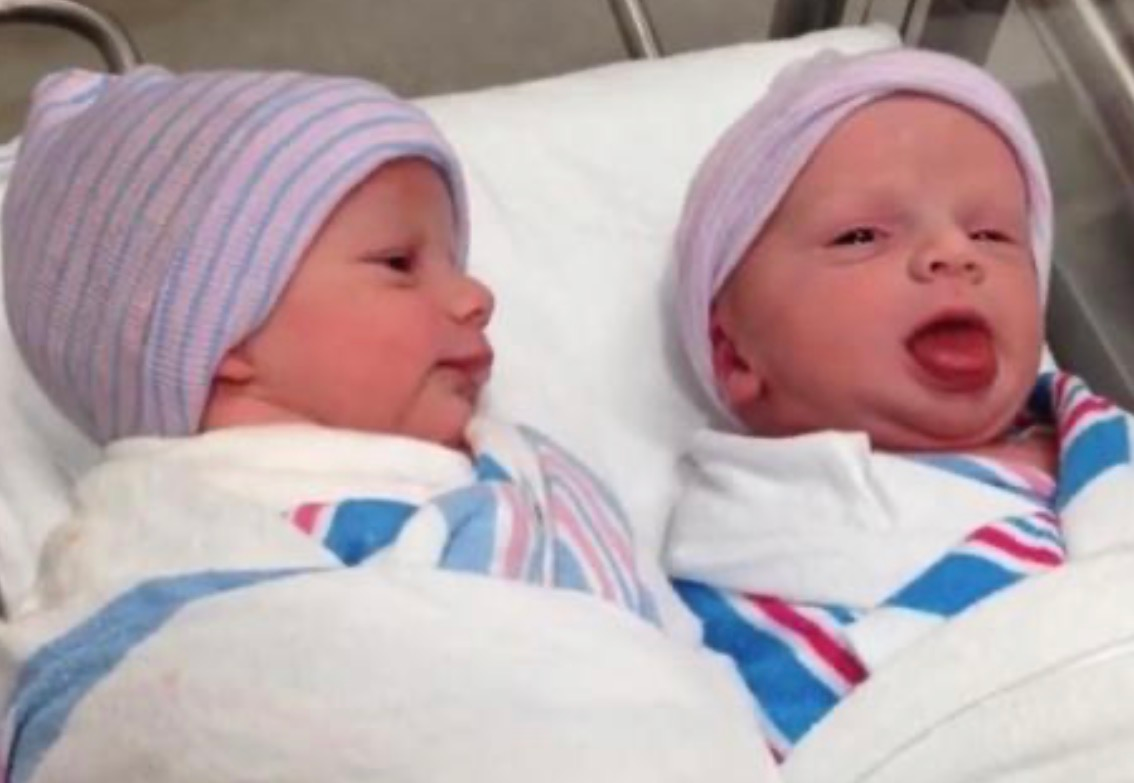 Newborn Twin Babies ‘Talk’ After Bath Time. Adorable Moment Caught on Camera.