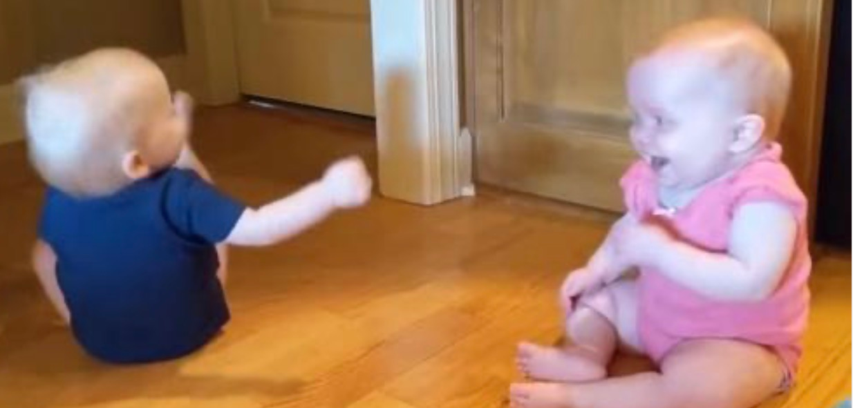 Twin Babies “Deep in Conversation”… But Mom Can’t Stop Laughing at the One in Blue