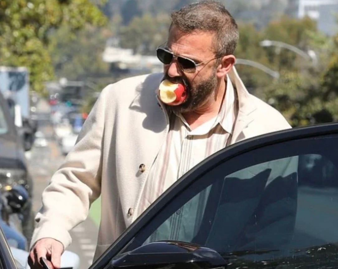 Ben Affleck Sparks New Viral Meme After Odd Apple-Eating Moment in Los Angeles…