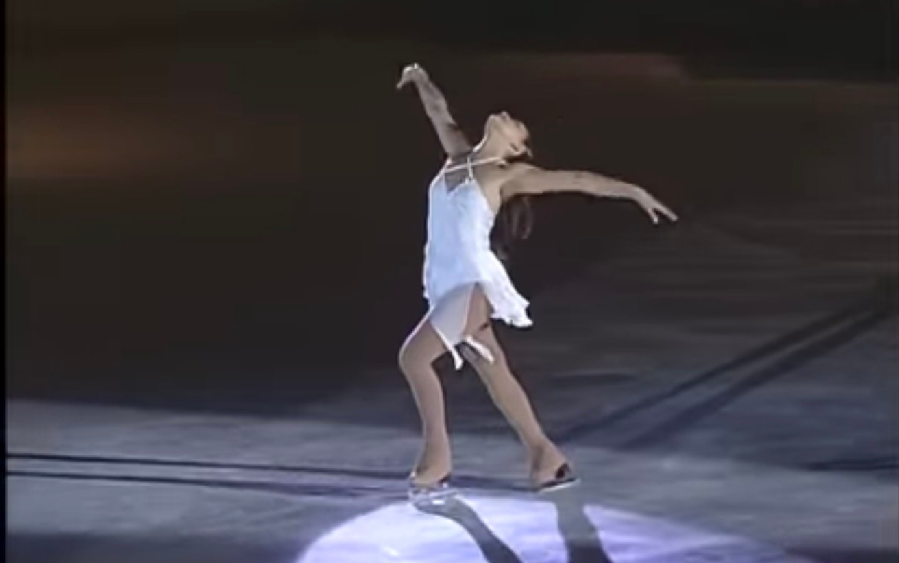 Emotional Figure Skating Performance to ‘Hallelujah’ Moves Audience to Tears