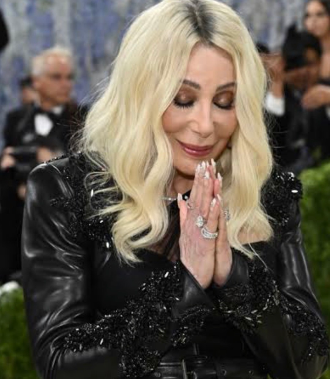 Cher incanta al Met Gala 2026 con un audace look nel suo ritorno dopo 10 anni di assenza