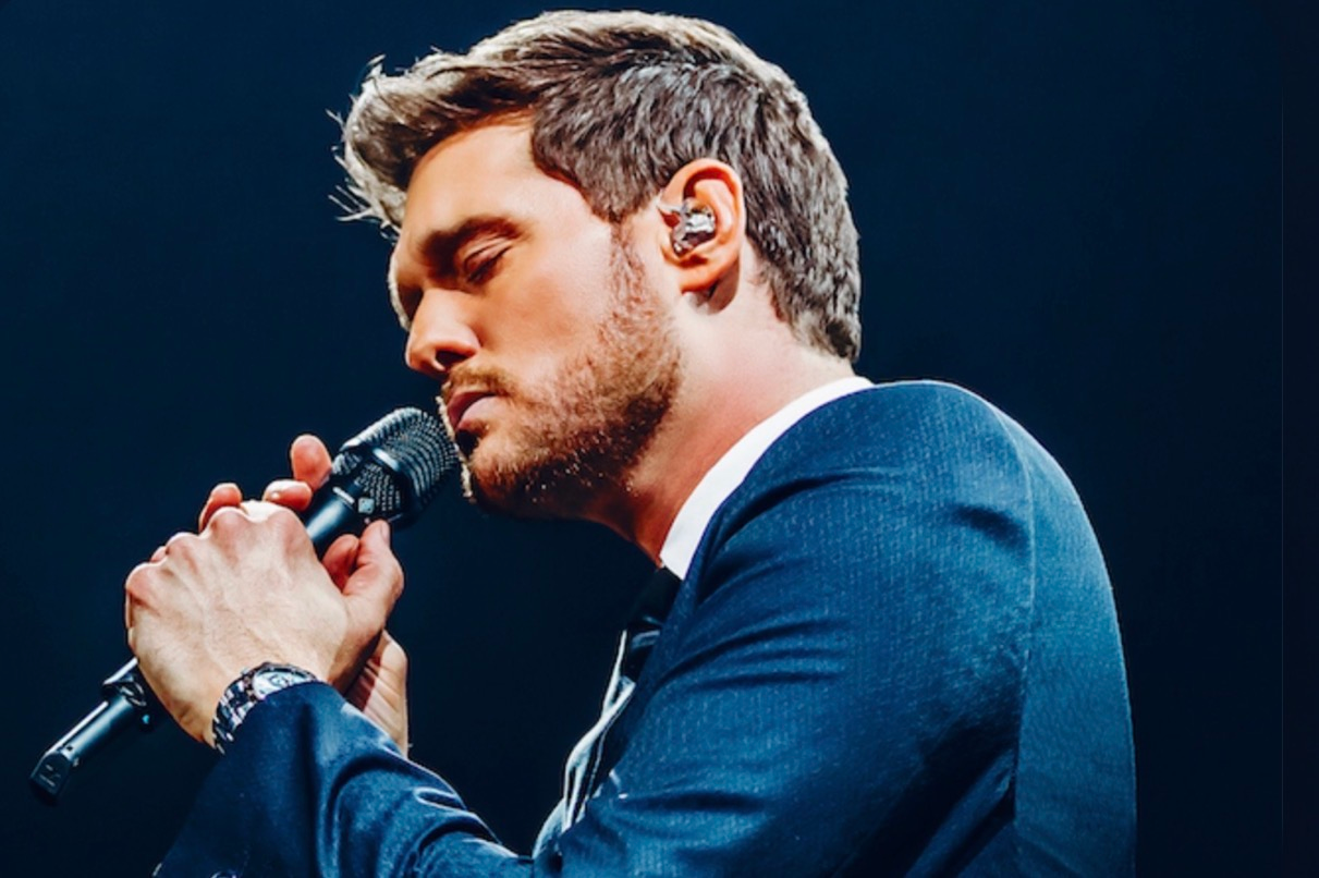 Nobody Expected This Fan’s Voice to Sound This Incredible at a Michael Bublé Concert