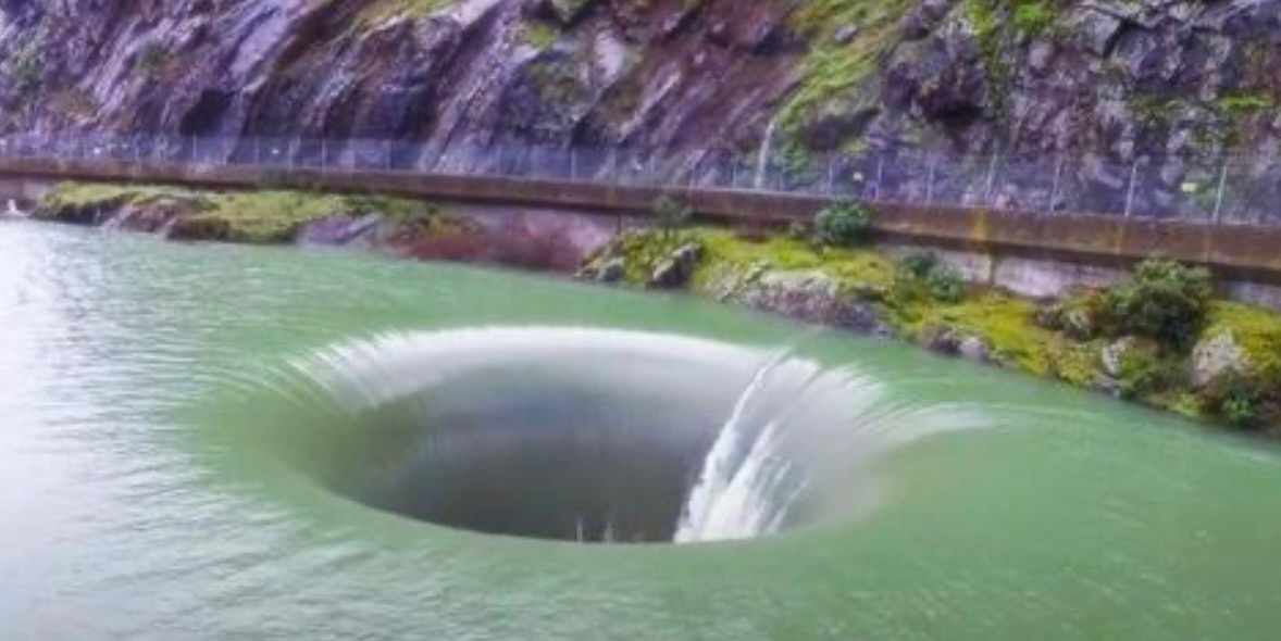 A Man Flew a Drone Into California’s Mysterious ‘Glory Hole’ and Captured Incredible Footage
