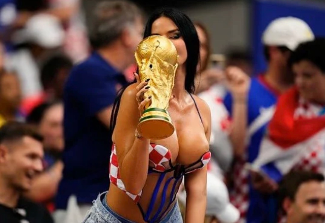 La aficionada más famosa del Mundial vuelve a captar toda la atención